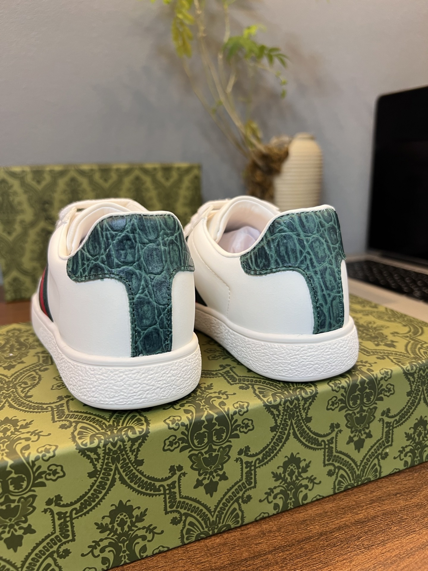 Children's shoes child